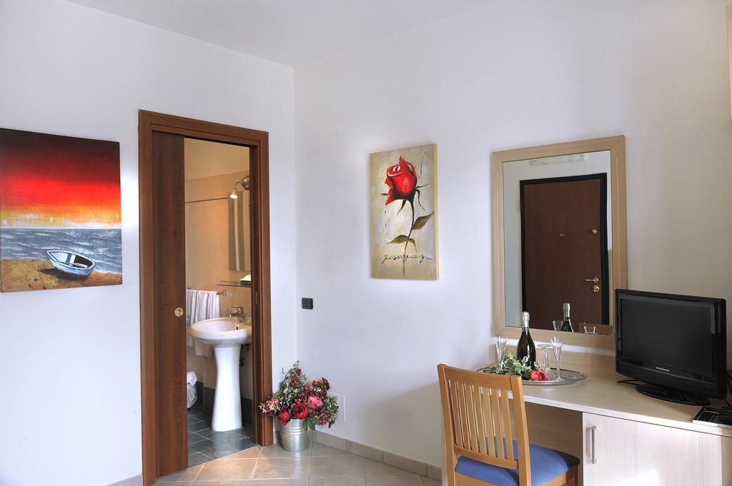 Hotel La Quercia Valmontone Exterior photo
